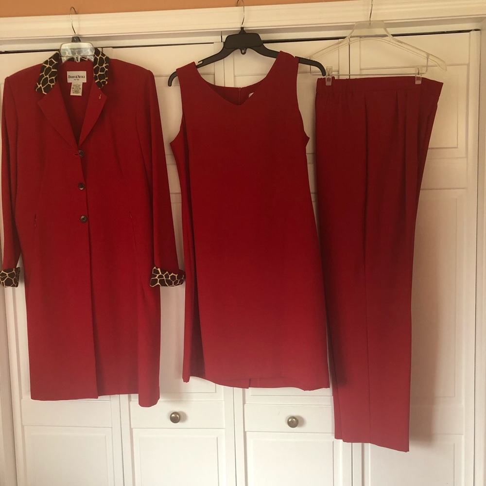 Red Suit , 3 piece